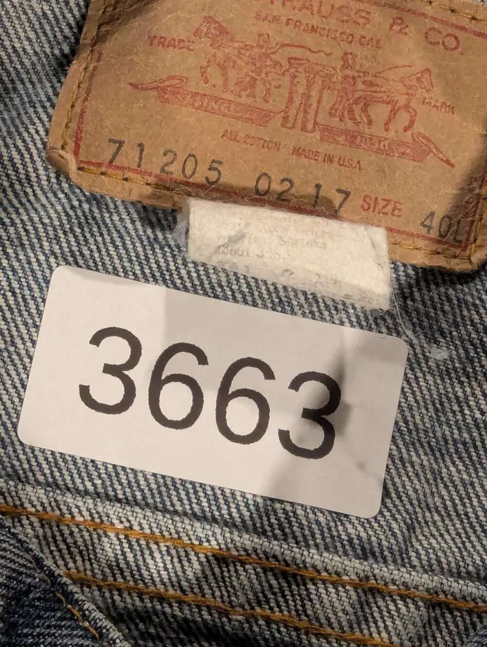 Vintage Levi's Jacket Mens 40 Blue Denim Trucker Button Front USA 71205 0217